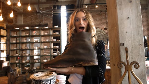 Hannah Ferguson, Jessica Gomes and Samantha Hoopes go shopping (image)